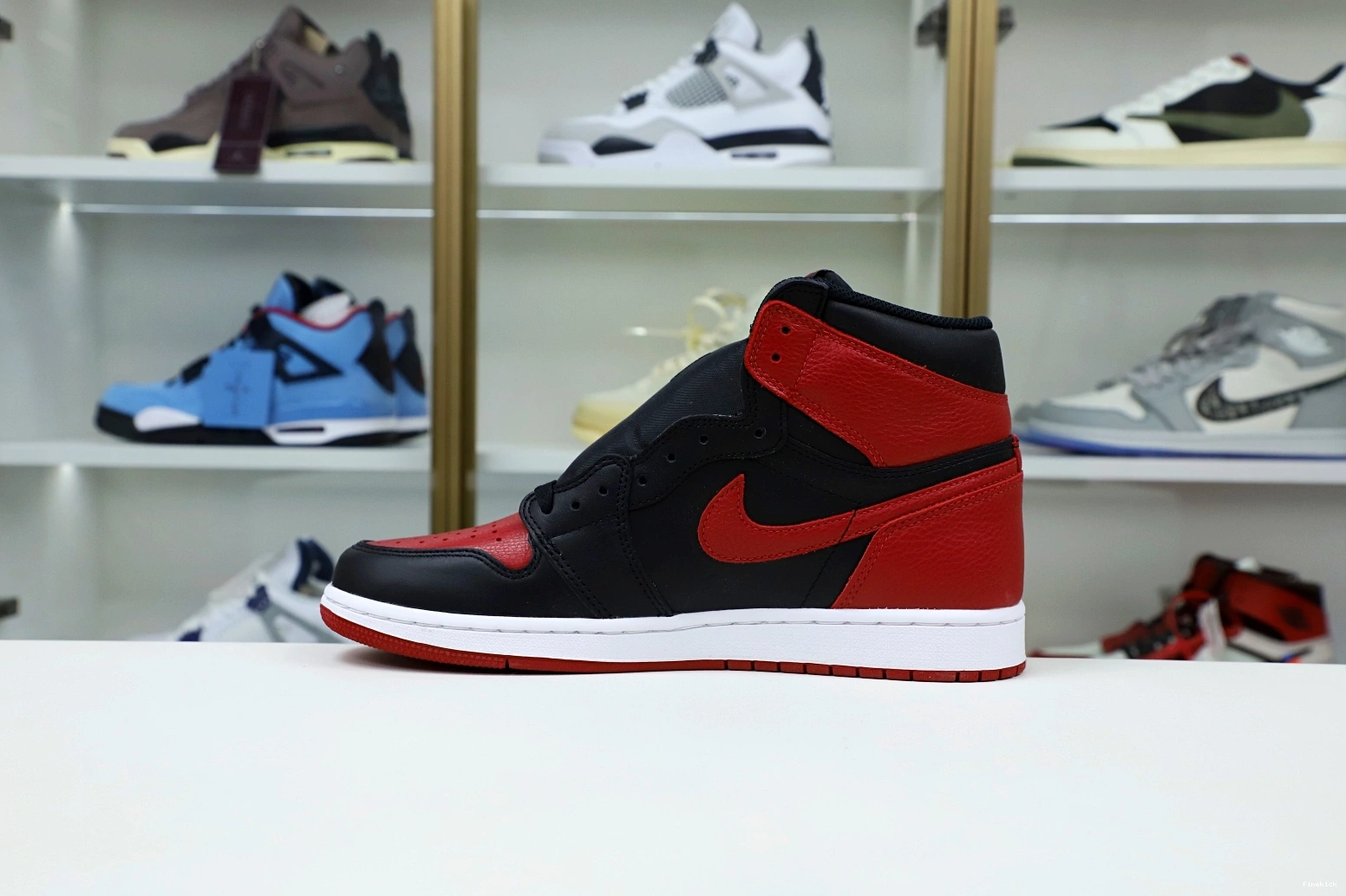 JORDAN HIGH RETRO AIR OG 1 'BRED' 1002